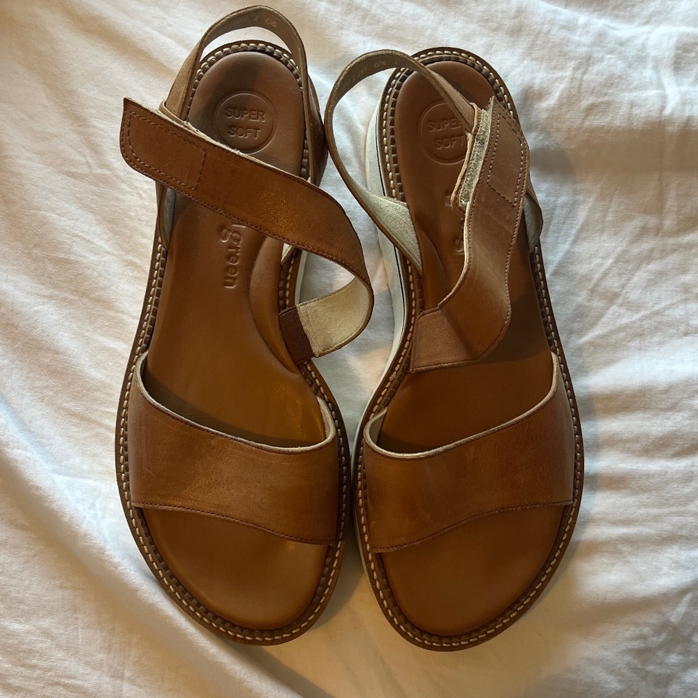 Wedge Sandal - Picture 2 of 4